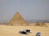 Mykerinos - Pyramide vor der Sihouette von Kairo