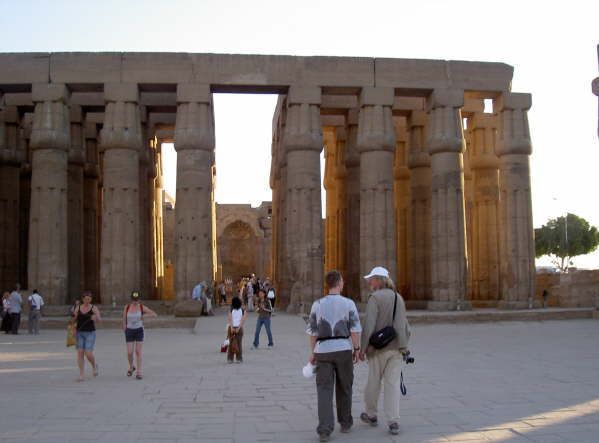 Durchgang zur Kirche