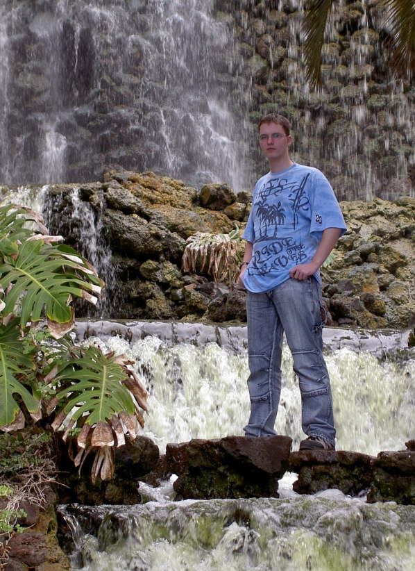 Benni am Taoro-Wasserfall