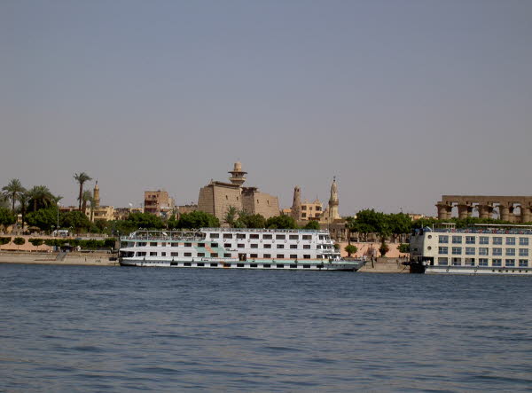 Luxor-Tempel aus der Ferne